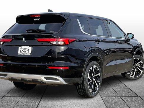 Used 2024 Mitsubishi Outlander SE image 13