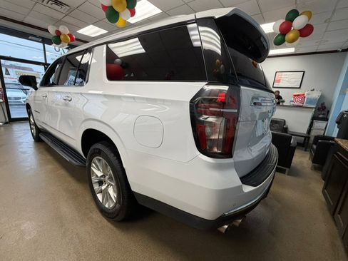 Used 2023 Chevrolet Suburban Premier image 9