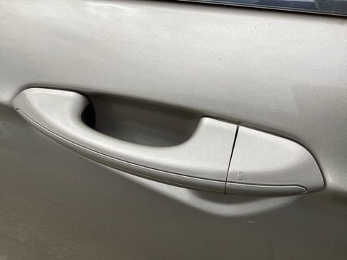 Used 2017 Ford Fusion SE w/ Fusion SE Technology Package image 14