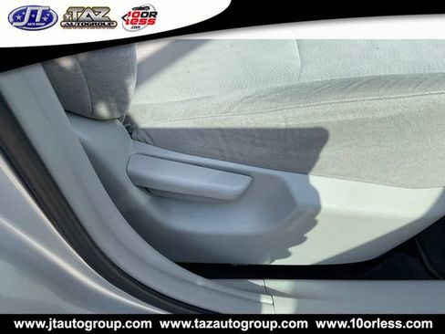 Used 2013 Toyota Highlander FWD w/ Cold Weather Pkg image 17