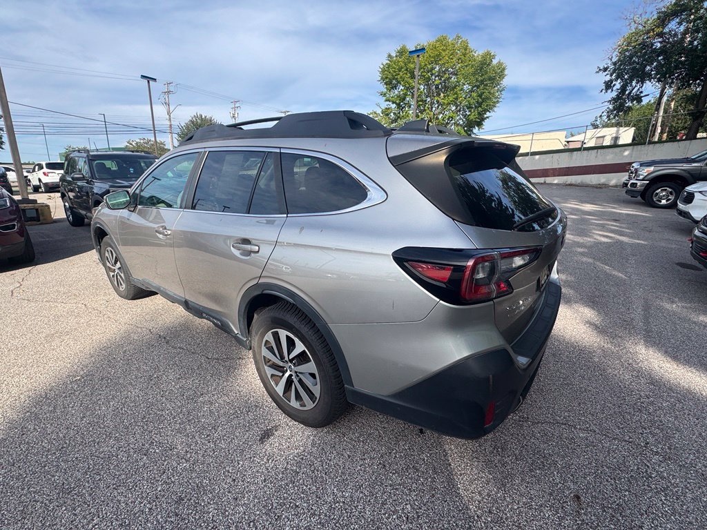 Used 2020 Subaru Outback Premium w/ Popular Package #1 AWD/4WD image 3
