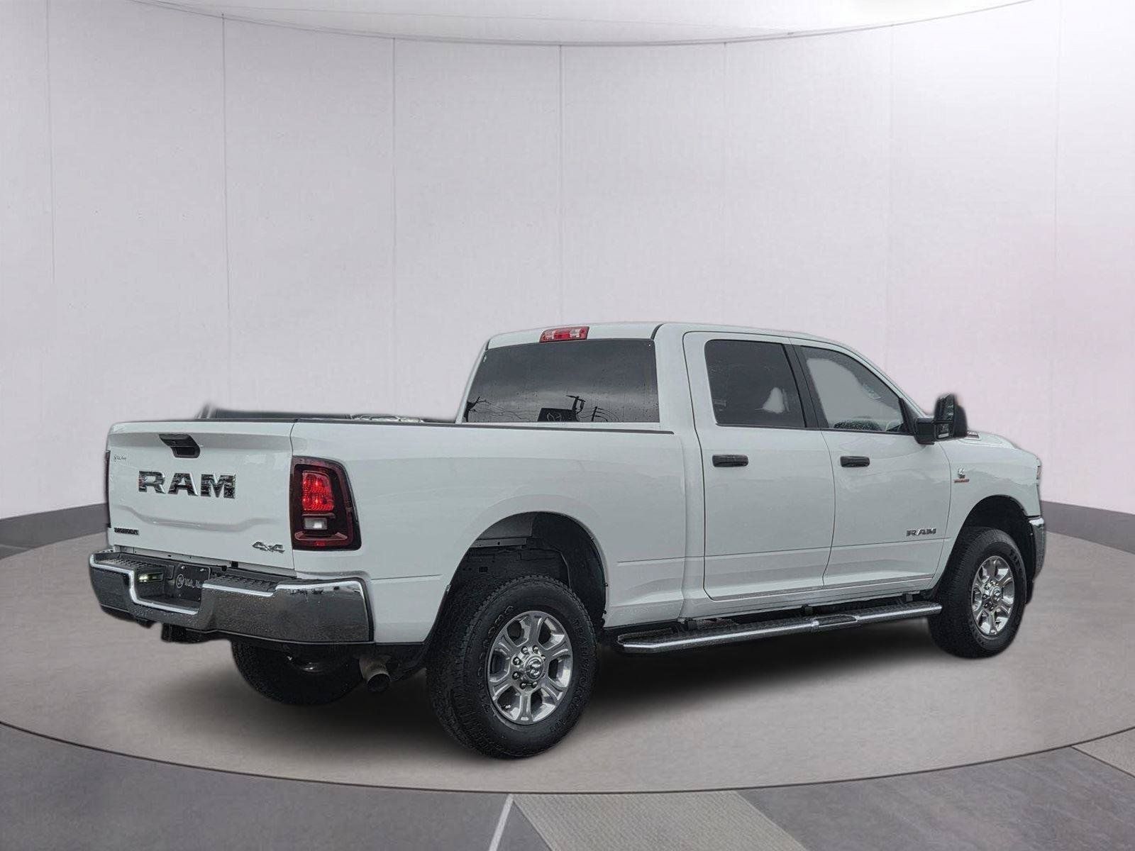 Used 2025 RAM 2500 Big Horn AWD/4WD image 4