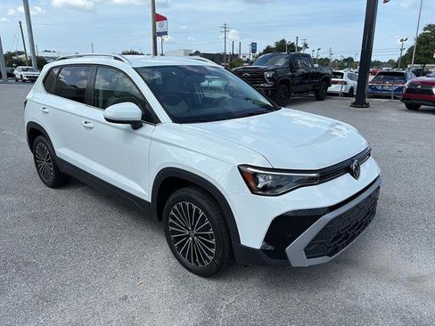 New 2025 Volkswagen Taos SE image 7