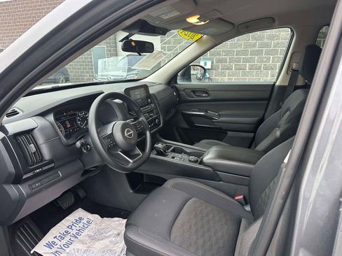Used 2024 Nissan Pathfinder S AWD/4WD image 15