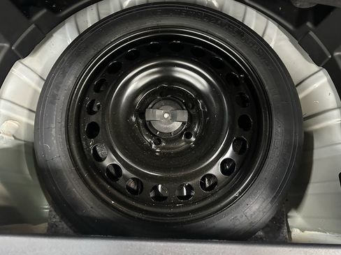 Certified 2023 GMC Terrain SLE w/ Driver Convenience Package image 36