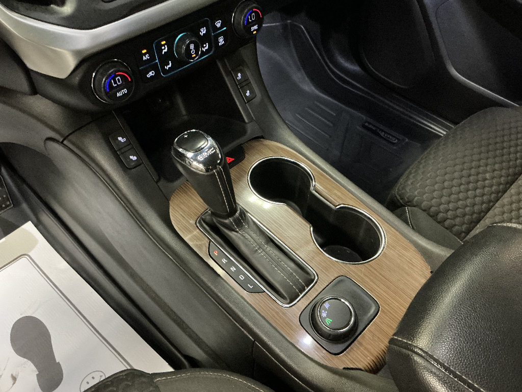 Used 2019 GMC Acadia SLE FWD image 16
