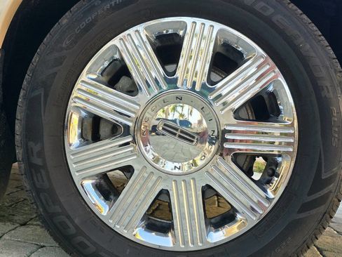 Used 2003 Lincoln Town Car Cartier image 50