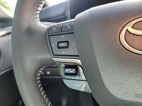 Used 2025 Toyota Camry SE FWD image 29