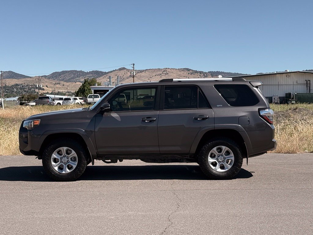 Used 2022 Toyota 4Runner SR5 Premium w/ Moonroof Package AWD/4WD image 3