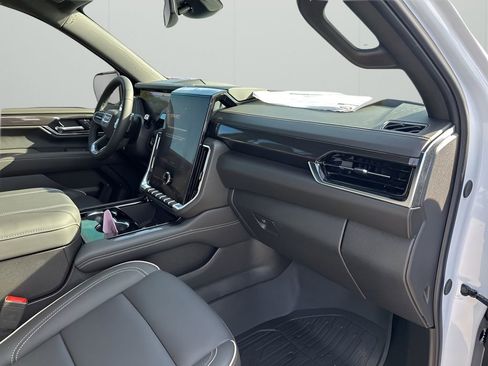 New 2026 GMC Yukon XL Elevation w/ LPO, Floor Liner Package image 14