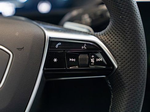 Used 2022 Audi e-tron S Prestige image 26