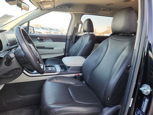 Used 2024 Kia Carnival LX FWD image 13