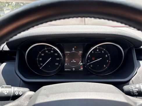 Used 2017 Land Rover Discovery SE image 18