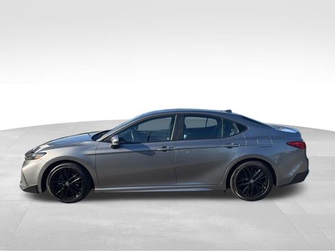 Used 2025 Toyota Camry SE image 2