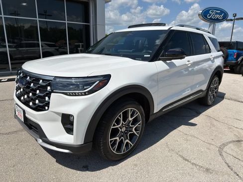 Used 2025 Ford Explorer Platinum w/ Ultimate Package AWD/4WD image 3