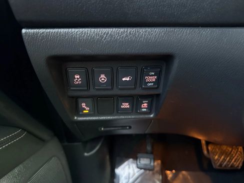 Used 2015 Nissan Pathfinder Platinum image 38