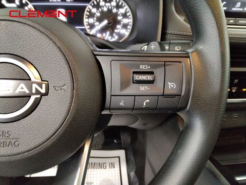 Used 2023 Nissan Rogue S image 14