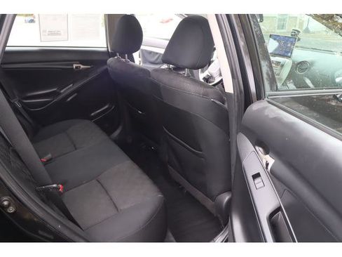 Used 2010 Pontiac Vibe w/ Sun And Sound Package image 18