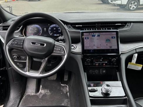 Used 2024 Jeep Grand Cherokee Limited w/ Black Appearance Package image 6
