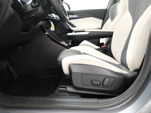 Used 2025 BMW X2 xDrive28i w/ Technology Package AWD/4WD image 29