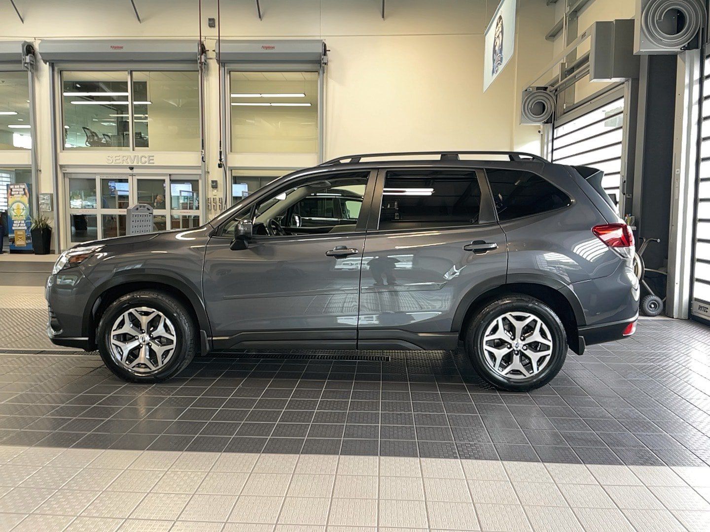 Used 2024 Subaru Forester Premium AWD/4WD image 4