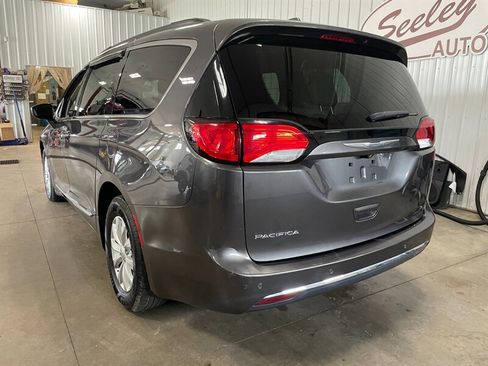 Used 2017 Chrysler Pacifica Touring-L image 3