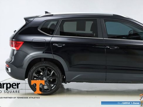 Used 2023 Volkswagen Taos SE w/ Panoramic Sunroof Package FWD image 11