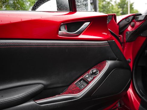 Used 2019 MAZDA MX-5 Miata Grand Touring w/ GT-S Package RWD image 16