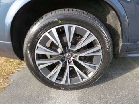 Used 2020 Volvo XC90 T6 Momentum w/ Protection Package Premier image 10