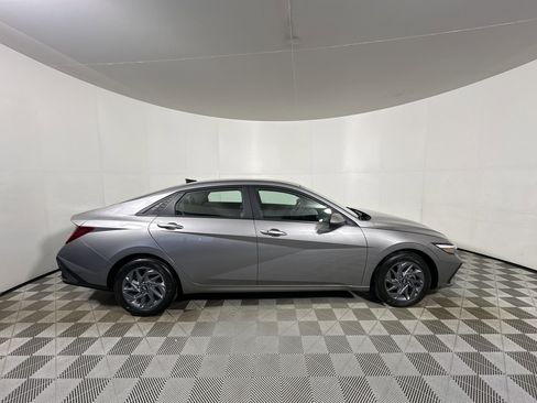 Certified 2024 Hyundai Elantra Blue image 8