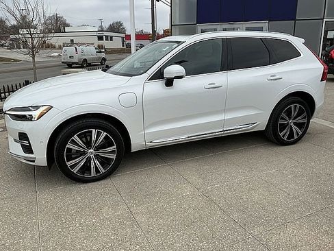 Certified 2023 Volvo XC60 T8 Plus w/ Protection Package Premier image 11