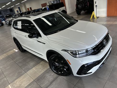 Used 2024 Volkswagen Tiguan SE R-Line image 11