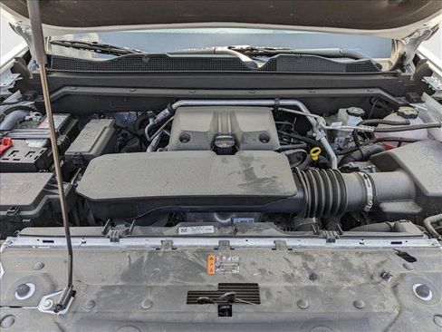 New 2024 Chevrolet Colorado LT w/ LT Convenience Package III image 16
