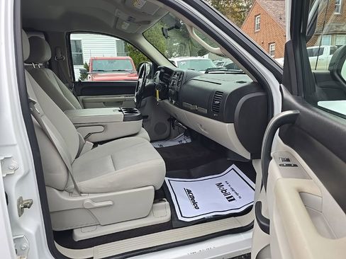 Used 2011 Chevrolet Silverado 2500 LT image 17