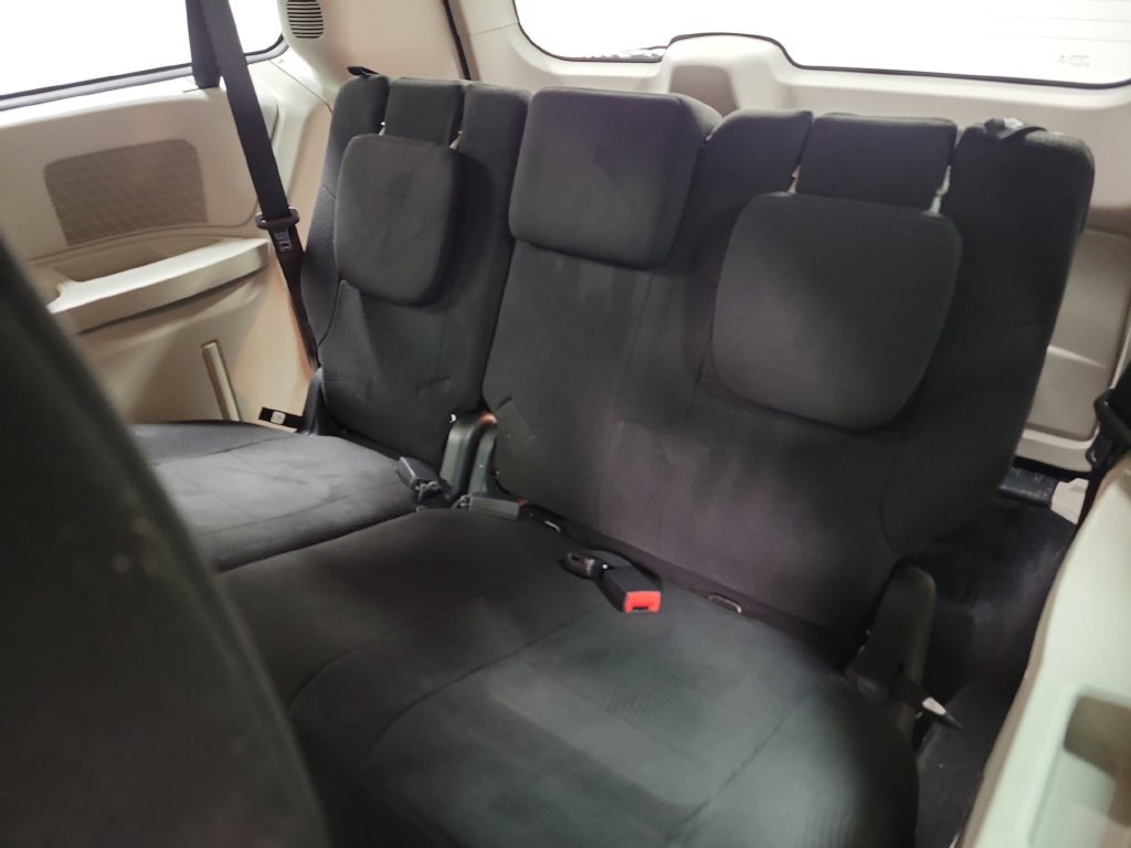 Used 2013 Dodge Grand Caravan American Value Package FWD image 29