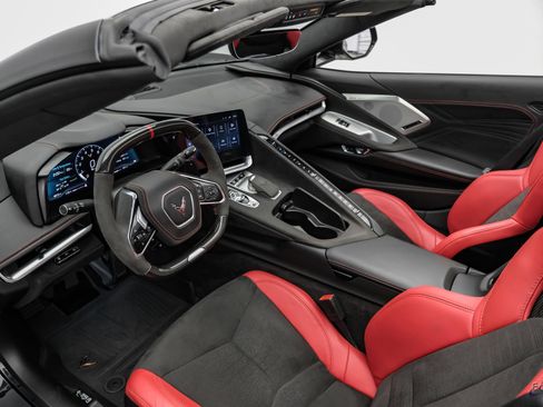 Used 2024 Chevrolet Corvette Z06 RWD image 2