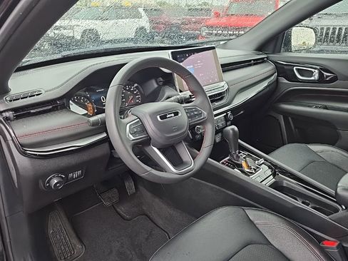 Used 2024 Jeep Compass Trailhawk AWD/4WD image 10