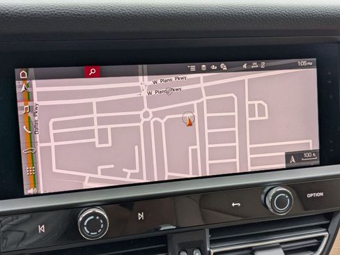 Used 2025 Porsche Macan image 18