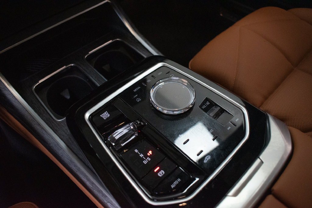 Used 2025 BMW 740i xDrive w/ Premium Package AWD/4WD image 19
