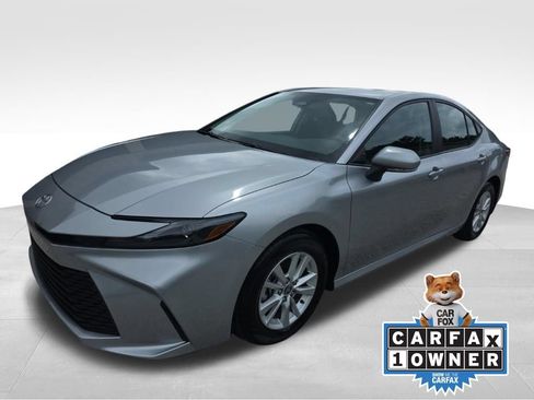 Used 2025 Toyota Camry LE FWD image 1