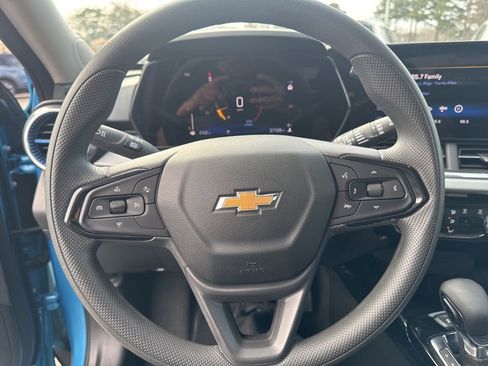 Used 2025 Chevrolet Trax LT image 20