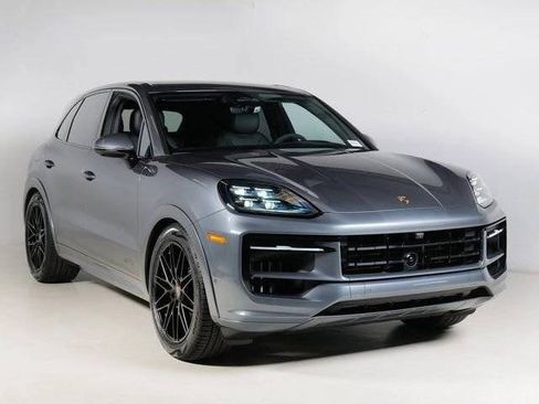 New 2026 Porsche Cayenne GTS AWD/4WD image 7