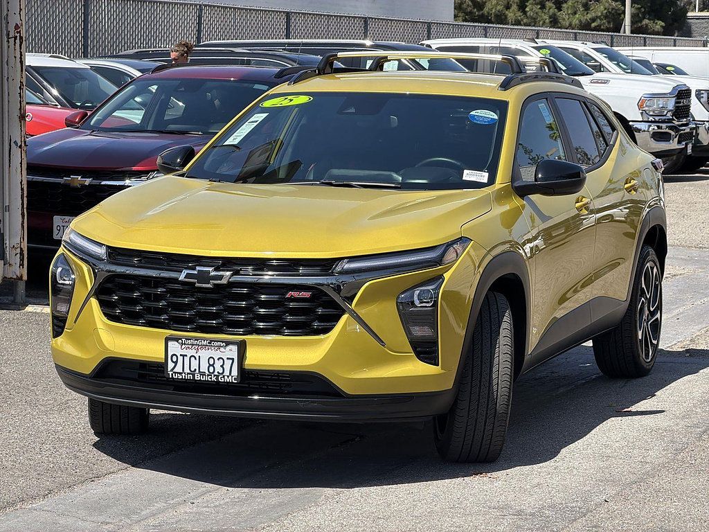 Used 2025 Chevrolet Trax RS w/ Driver Confidence Package FWD image 9