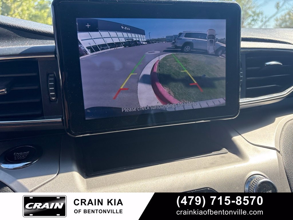 Used 2022 Ford Explorer XLT w/ Equipment Group 202A AWD/4WD image 16