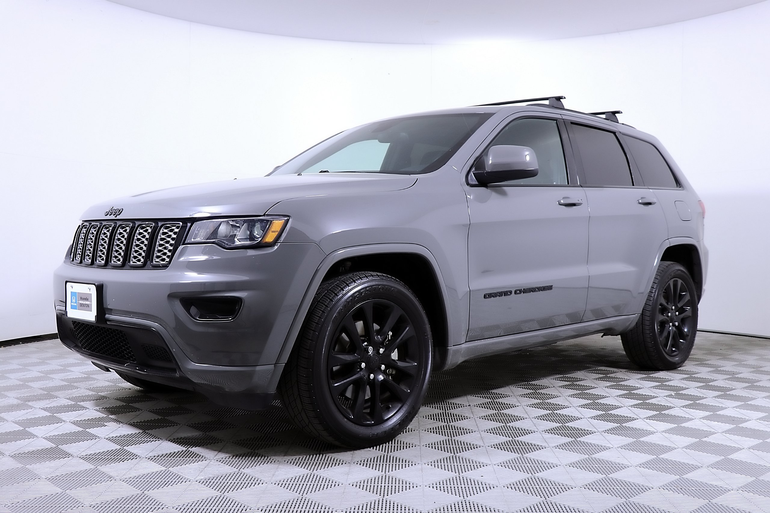 Used 2021 Jeep Grand Cherokee Laredo X RWD image 2