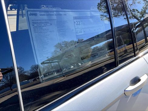 New 2025 Jeep Grand Cherokee Altitude image 19