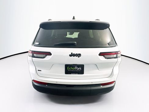 Used 2022 Jeep Grand Cherokee L Laredo image 7