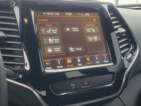 Used 2019 Jeep Cherokee High Altitude image 24