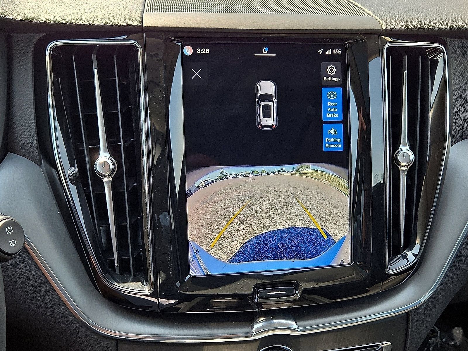 Certified 2024 Volvo XC60 B5 Core AWD/4WD image 26