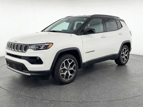 Used 2025 Jeep Compass Limited image 3